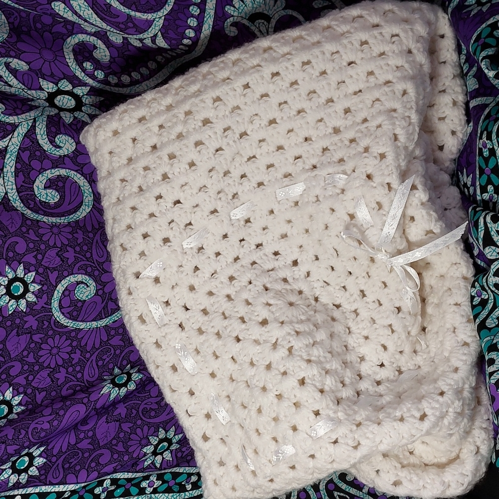 New!!  Blanket Handmade Scallop Crochet White Baby Blanket w Ribbon Bow